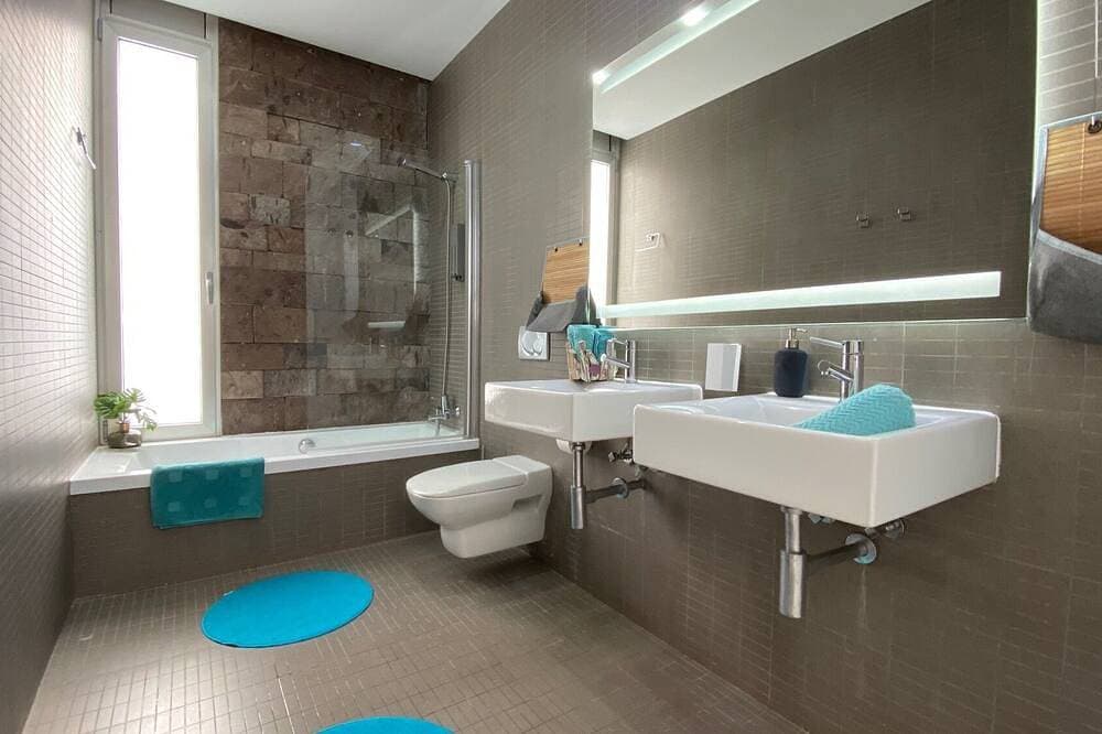 Foto 7 von 30: Luxury Villa in el Duque with 6 bedroom privet pool, the best area in Tenerife!