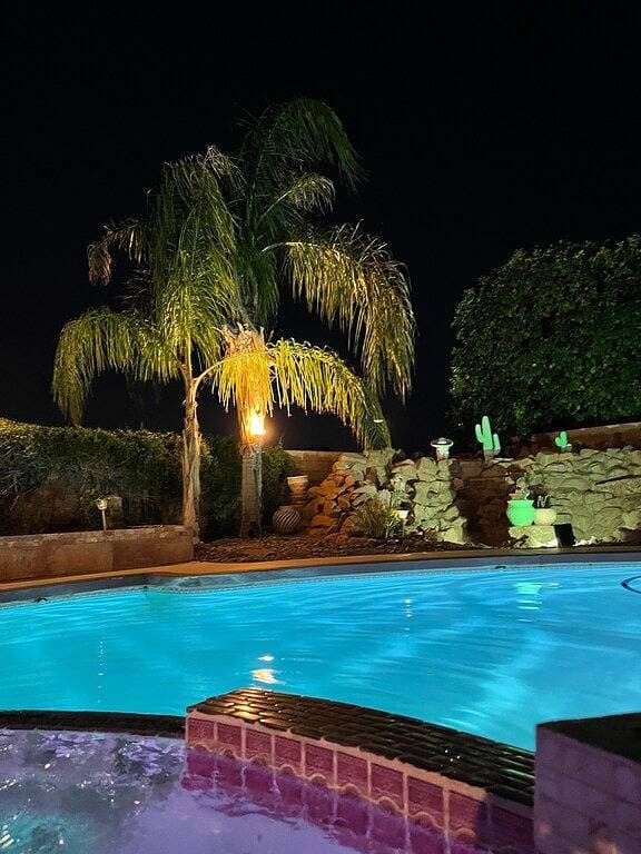 Foto 11 von 44: Coastal Chic 3 Bdrm House w/ Brand New Saltwater Pool - Walk to Tennis Garden