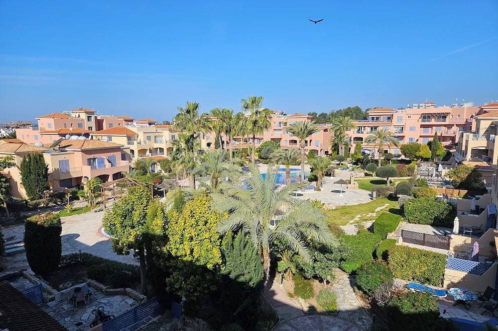Foto 13 von 26: Luxurious Penthouse with Spacious Terrace in Limnaria Gardens, Paphos