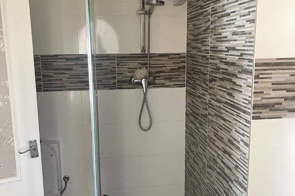 Foto 8 von 25: Lovely 3 bed 3 bath end villa with pool and beautiful port in Duquesa