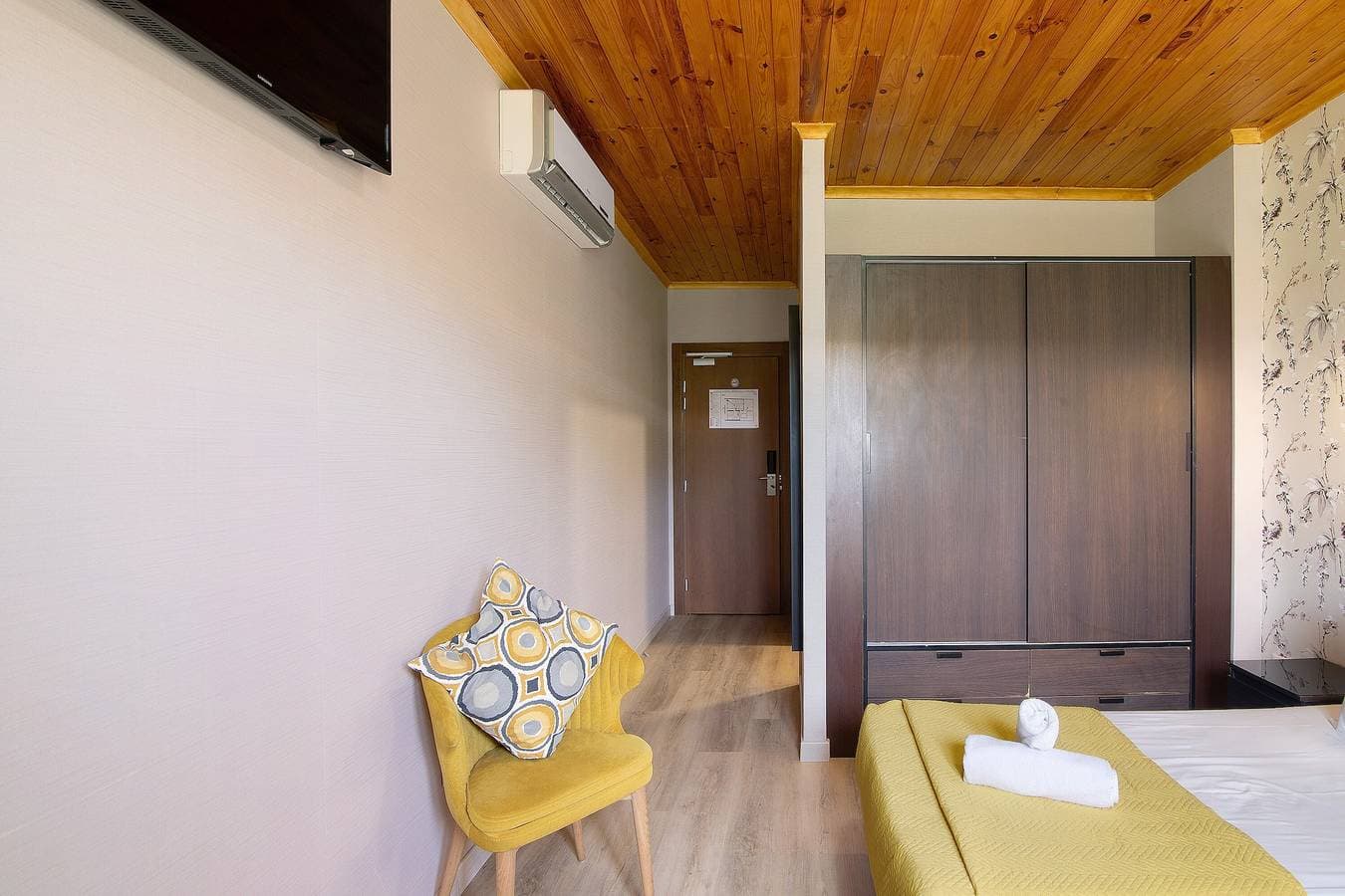 Foto 8 von 33: Ferienwohnung 'Quarto Twin 203' mit gemeinsamer Terrasse, WLAN und Klimaanlage