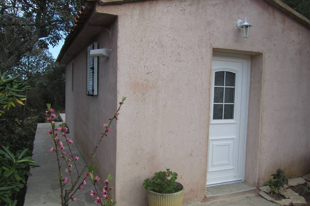 Foto 10 von 27: Mini-Villa 19 m2 für 2 Personen + Klimaanlage + Pool, Meer- und Bergblick
