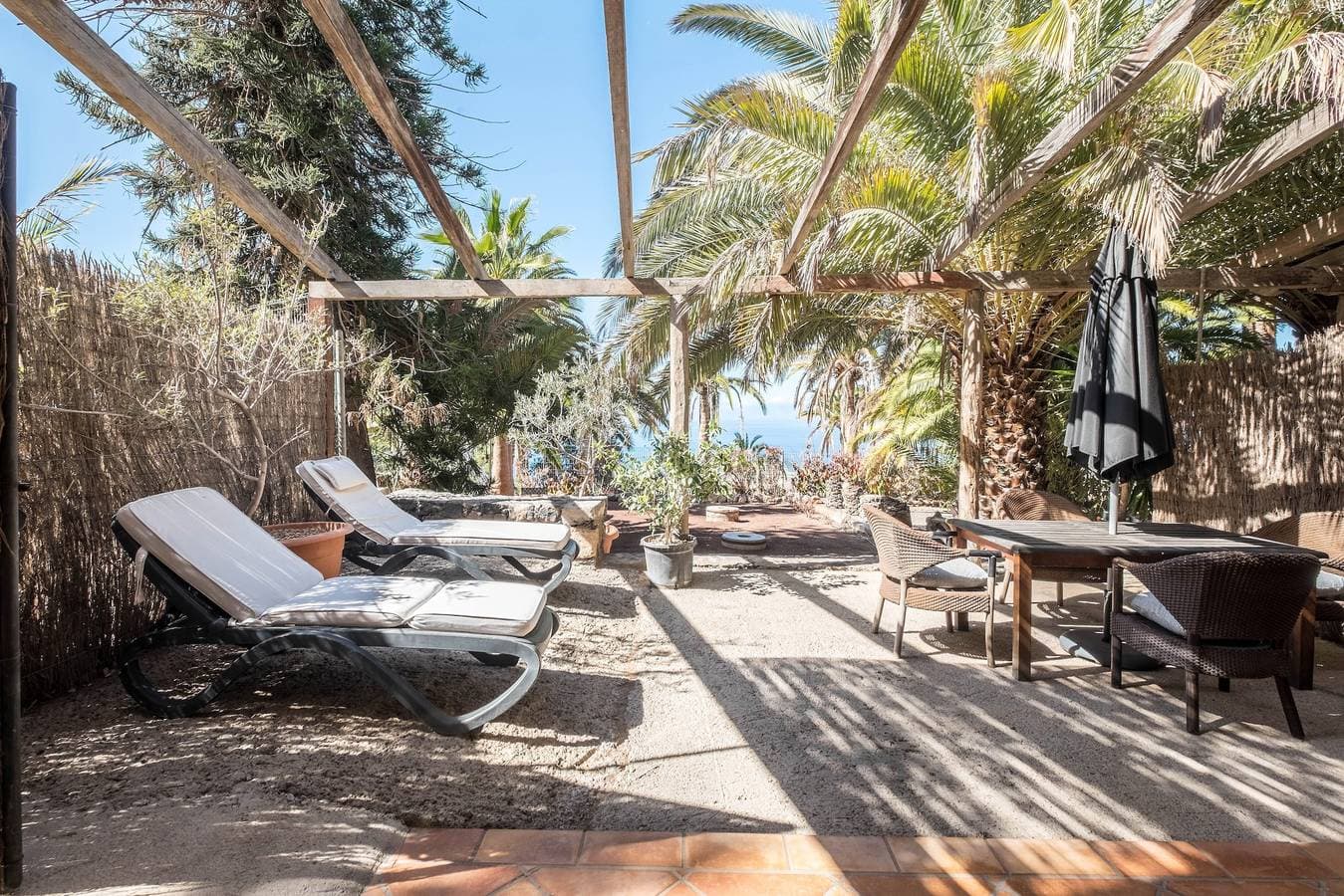 Foto 4 von 23: Einladende Ferienwohnung "Flamboyán" mit Meerblick, Pool, WLAN