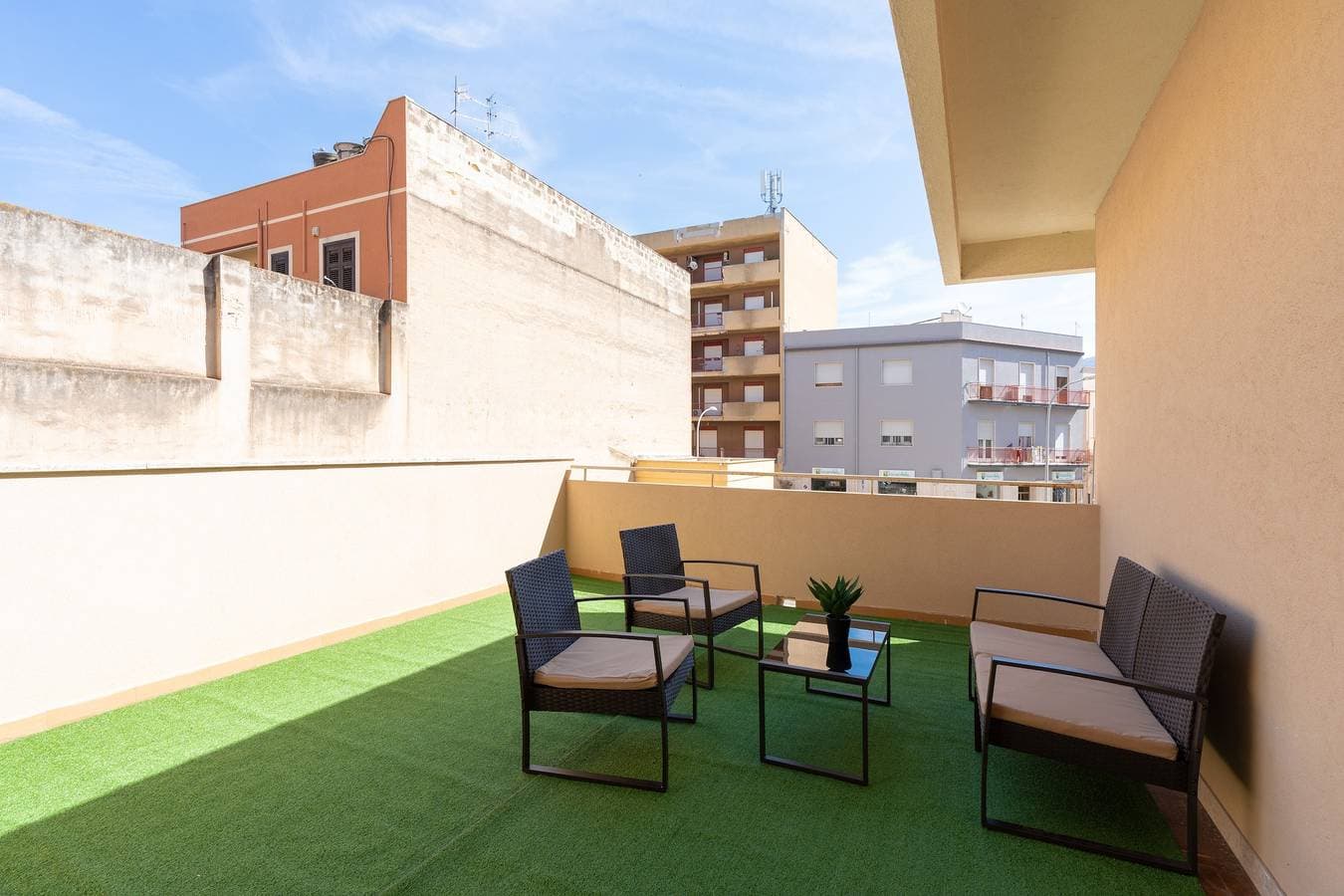 Foto 2 von 23: Apartment 'Capitan Trinchetto Agave' mit Bergblick, privater Terrasse und WLAN