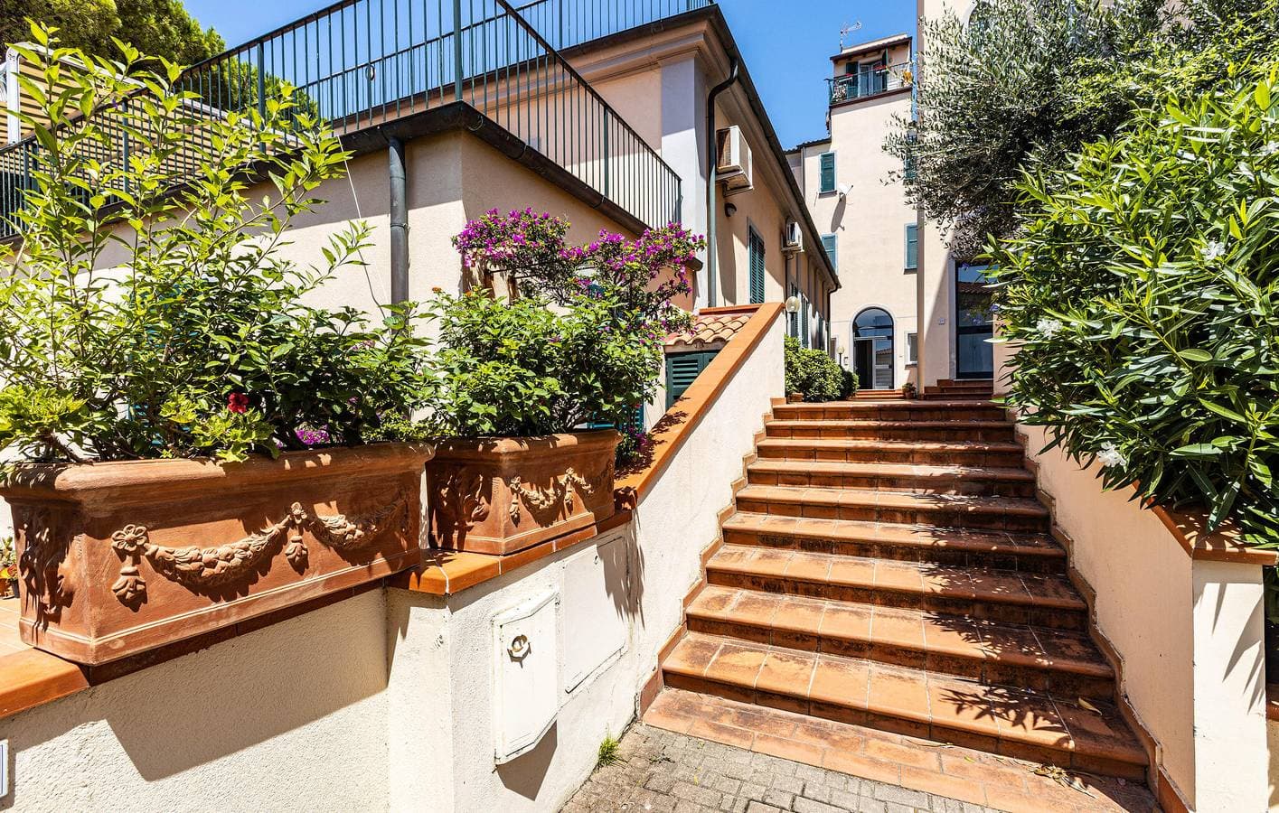 Pristine Apartment mit Pool, Parkplatz & WiFi - 900m vom Strand & 400m vom Restaurant 1