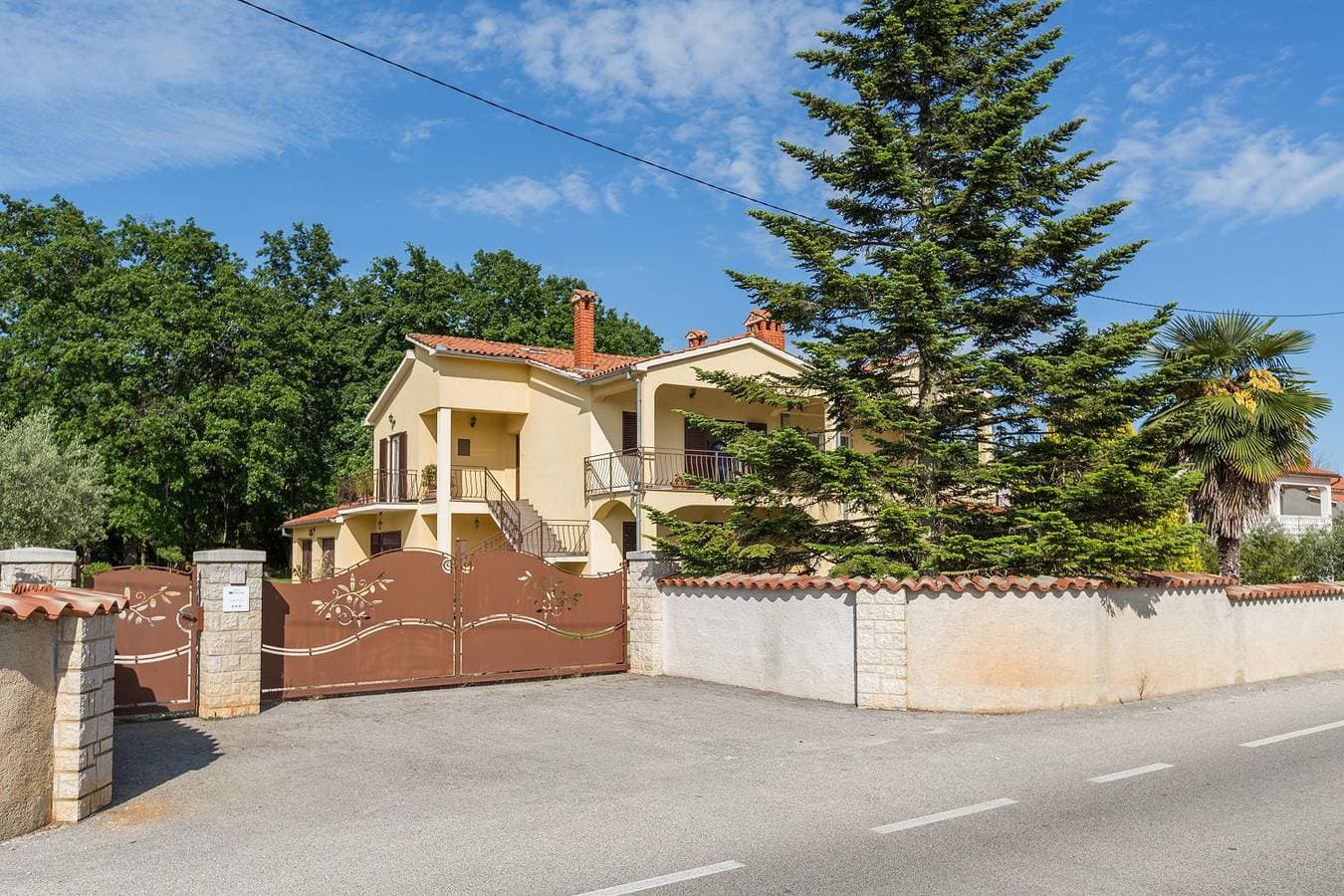 Foto 11 von 32: Hundefreundliches Paradies mit Pool, Spielplatz, Grillbereich, privater Terrasse