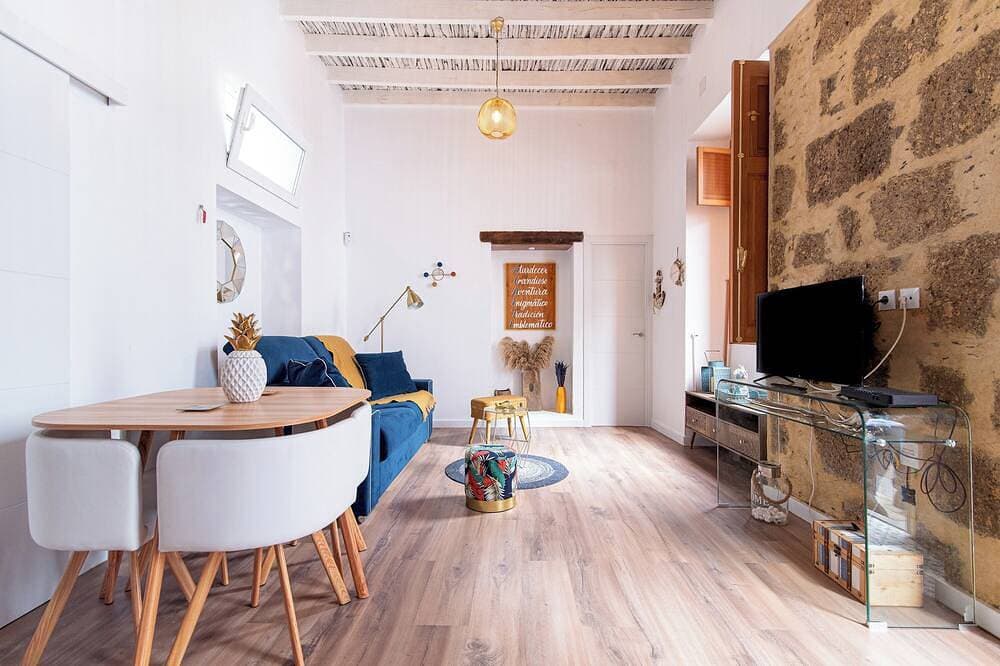 Home2Book Stylish Loft with Historic Charm 1