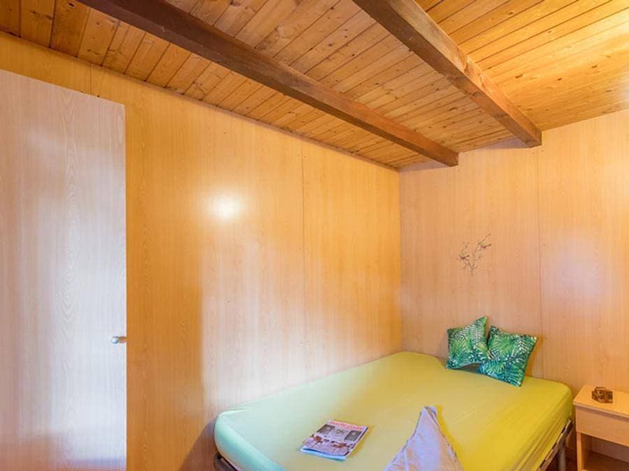 Foto 6 von 83: Camping Cala Llevado - Sea Green By Sunêlia - Chalet 2 personen - Low Cost 1 Zimmer ohne Sanitäranlagen