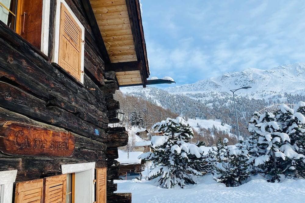 Foto 13 von 19: Chalet ça me Suffit, mein kleines Paradis -Aussen : kleines 2-stöckiges Chalet für 2 Personen am Anf