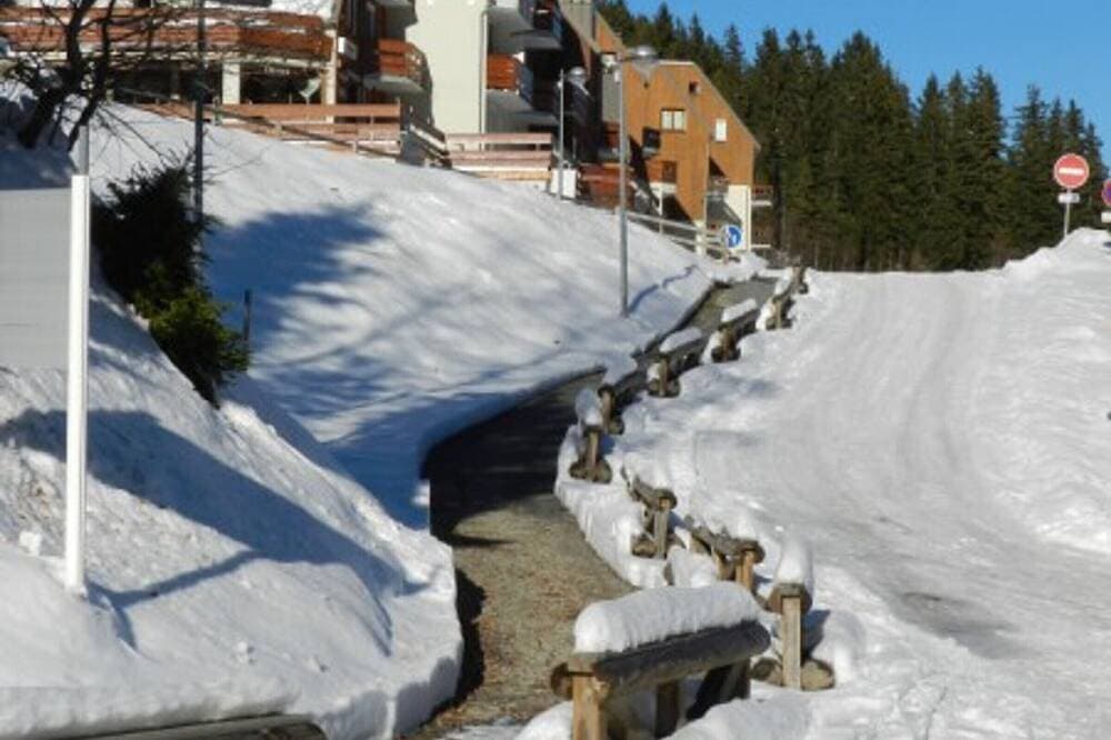 Foto 5 von 9: Studiocabine 100m von den Pisten - Balkon - Skiraum