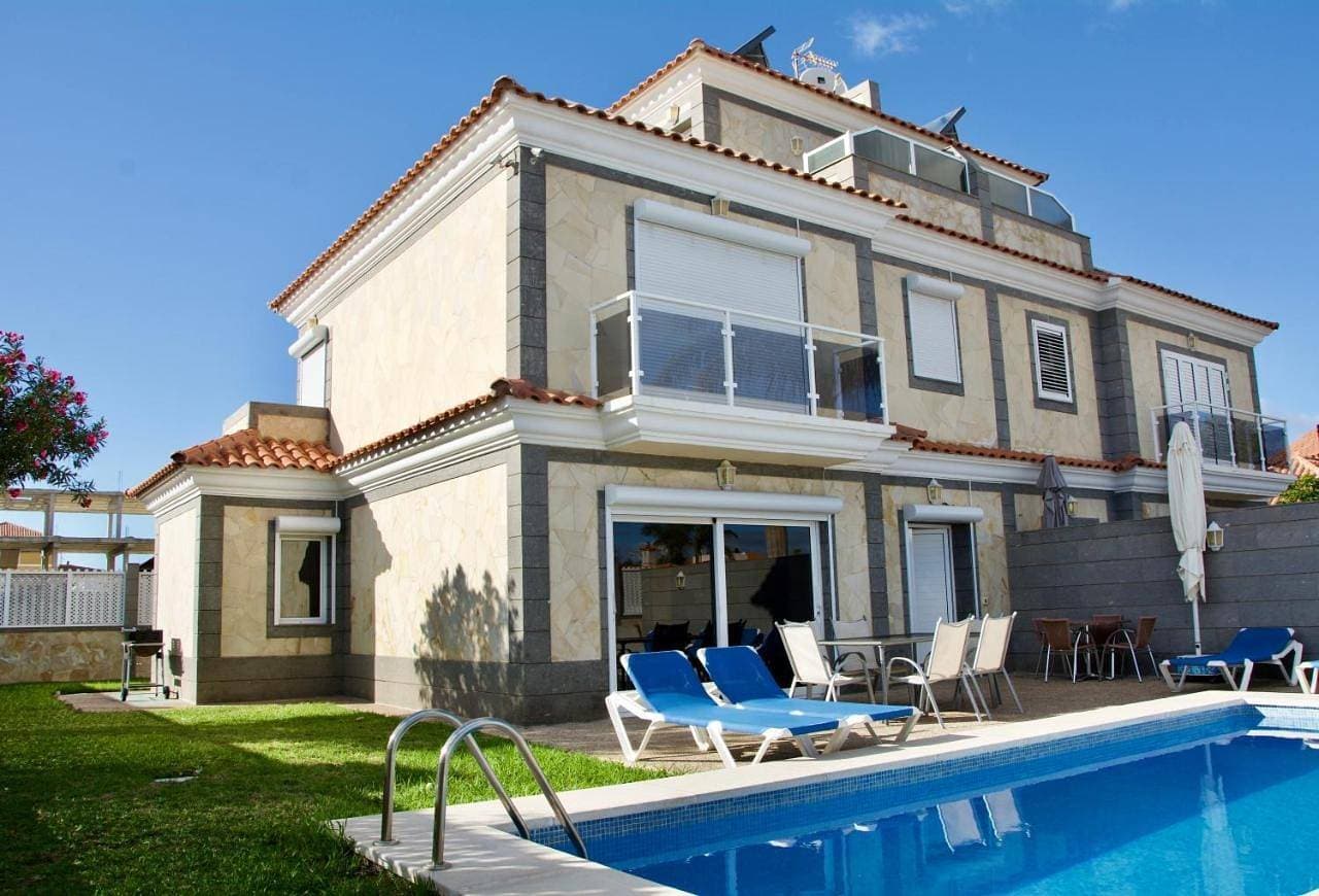 Foto 3 von 5: Villa with Private Pool