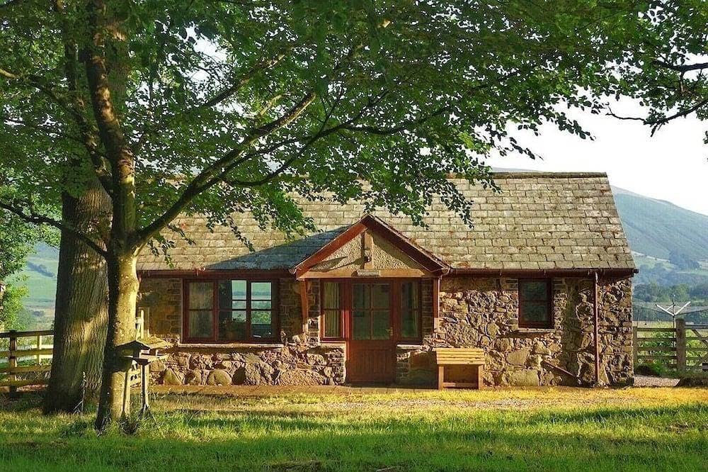 Character Cottage with fabulous mountain views in the North Lakes District 1