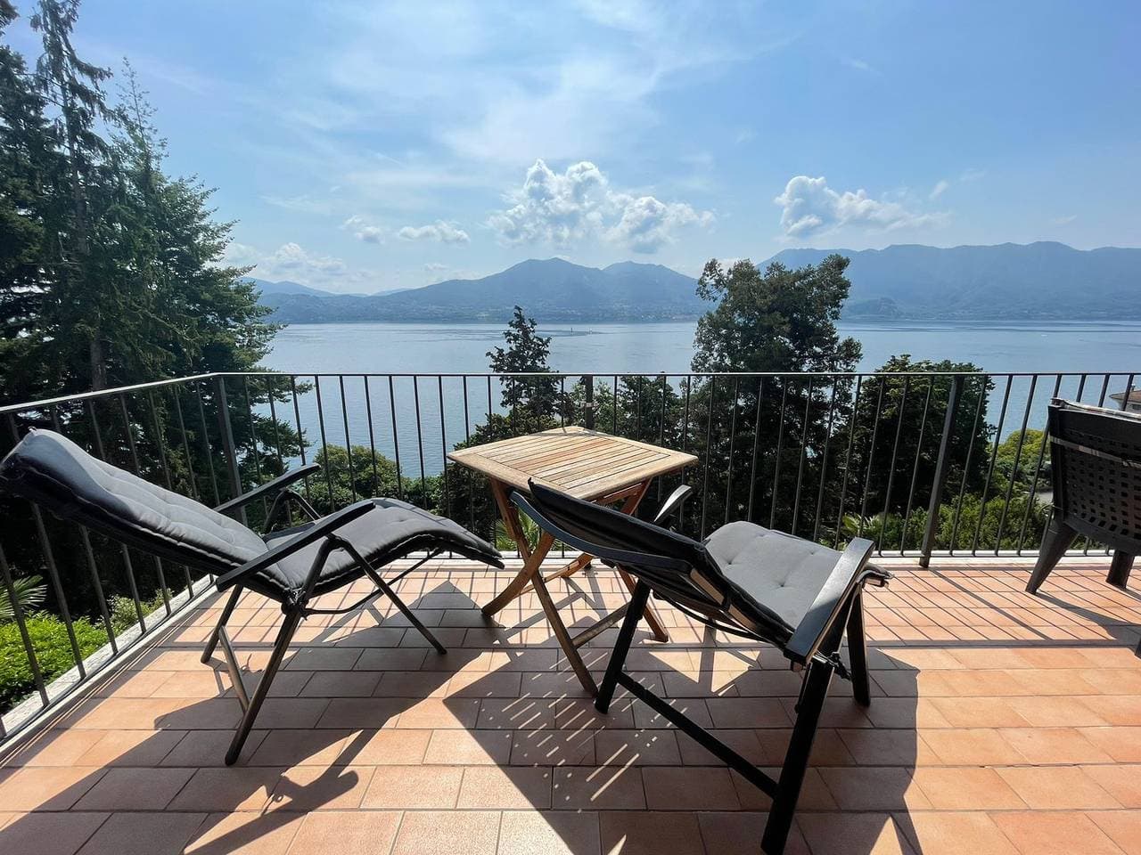 Gioia apartment with lake view and pool 1