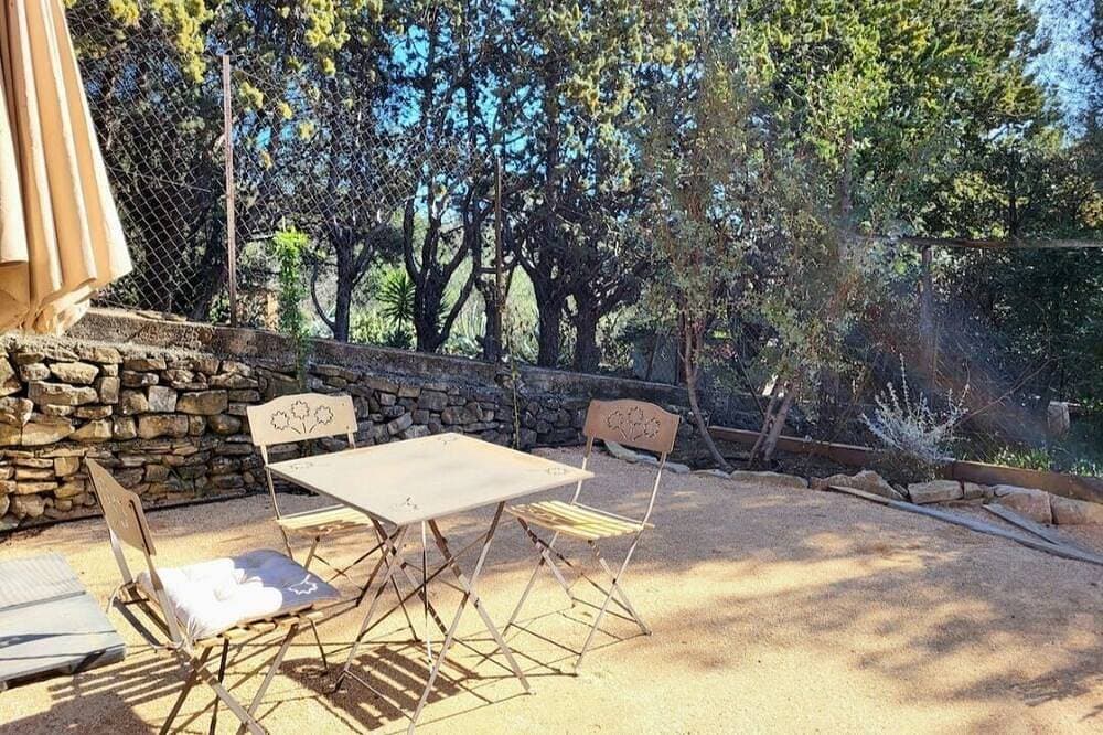 Ground floor villa T2 air-conditioned, 45 m², with garden 1