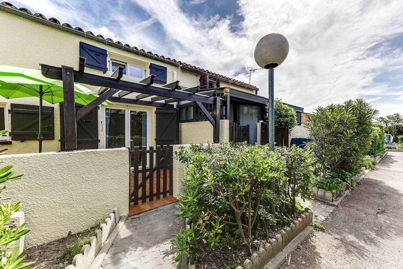 Einladendes Haus in Saint-Cyprien Plage - Terrasse und Garten 1