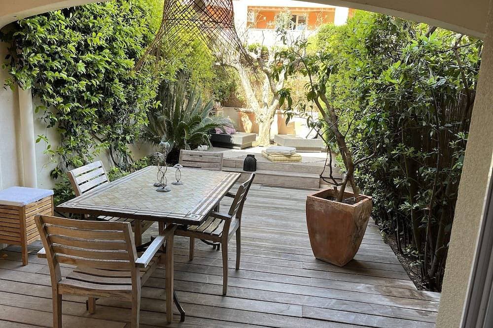Apartment near center 5 min walk and 5 min drive to beaches 1