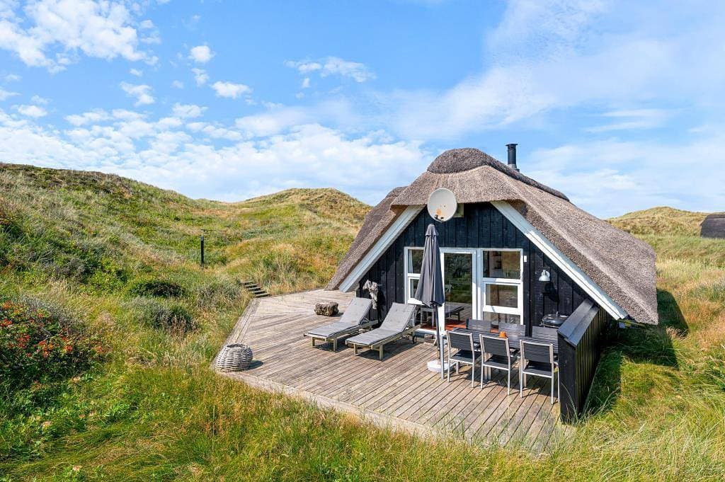 Idyllisch gelegenes Reetdachhaus mit Sauna und Kamin 1