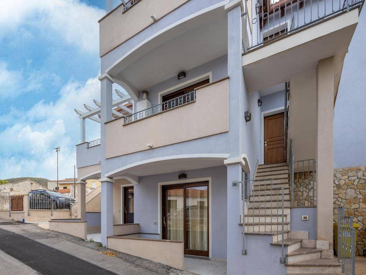 Air-conditioned with garden and private parking 1