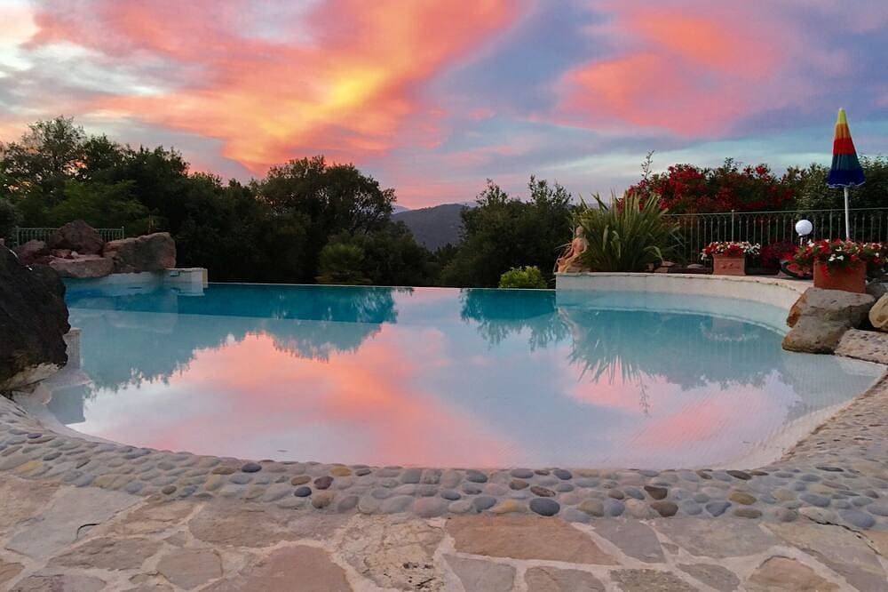 In the heart of the forest, a little paradise just a few minutes from Cannes 1
