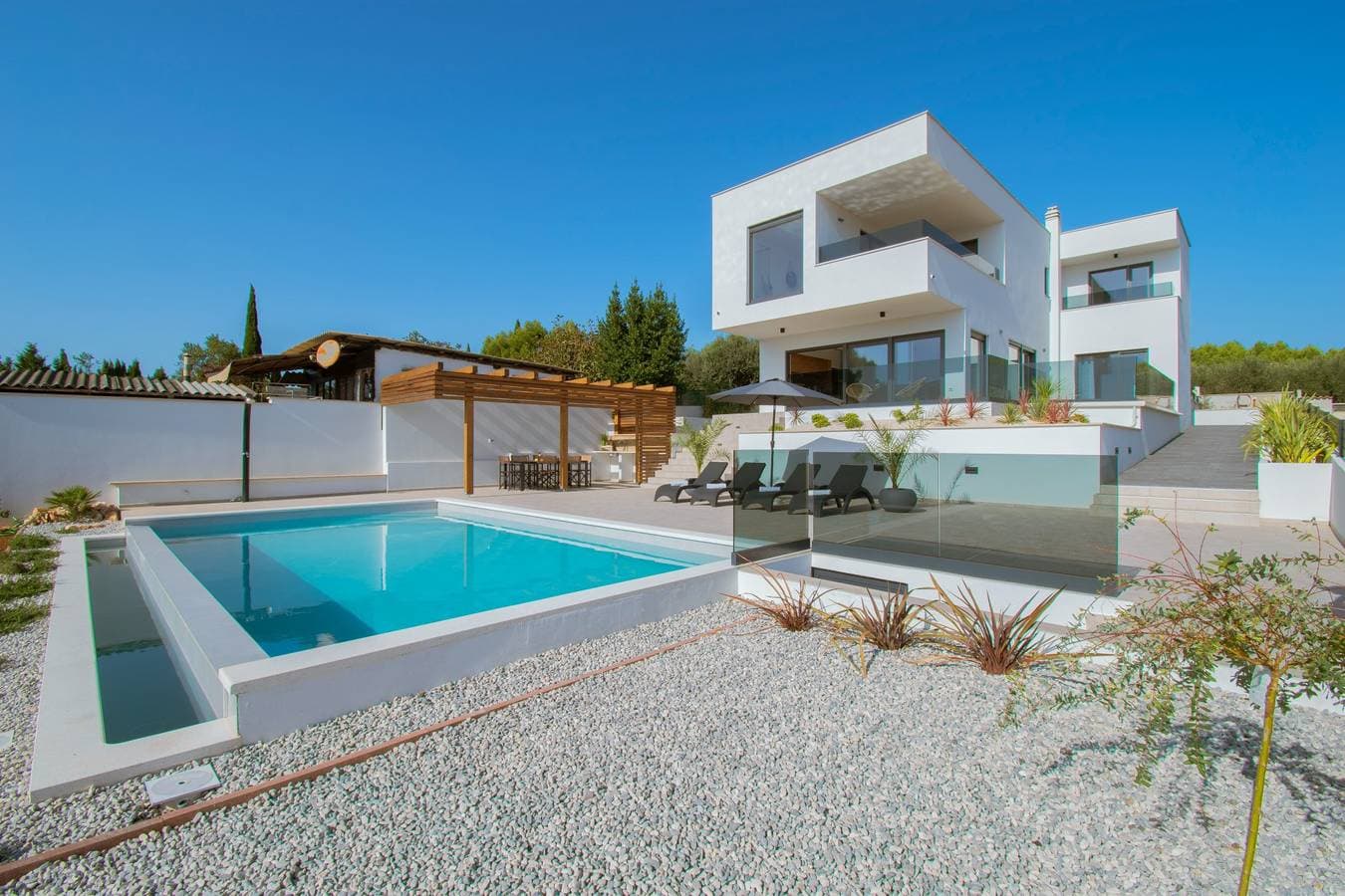 Neue Villa mit privatem Pool mit Meerblick 1
