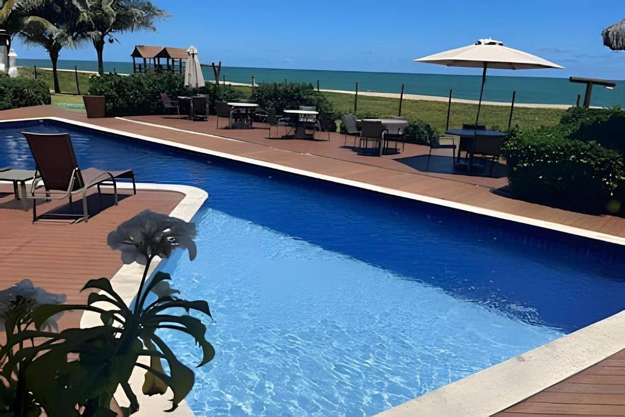 Duplex Pé na Areia, com área e churrasqueira privativata, Itacimirim-BA - Região Praia do Forte - Condomínio Fechado 1