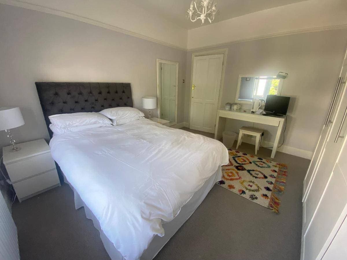 Room in Hadleigh,Essex 1