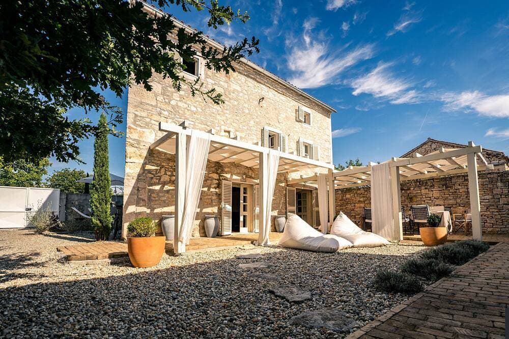 Cozy and modern remodeled Istrian villa with pool and a separate lounge area. 1