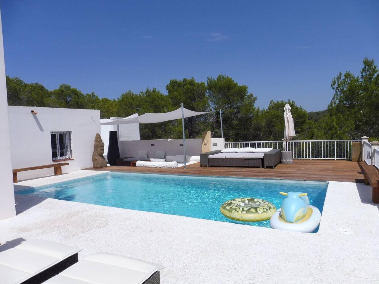 Villa in Cala Tarida mit Pool und Meerblick 1