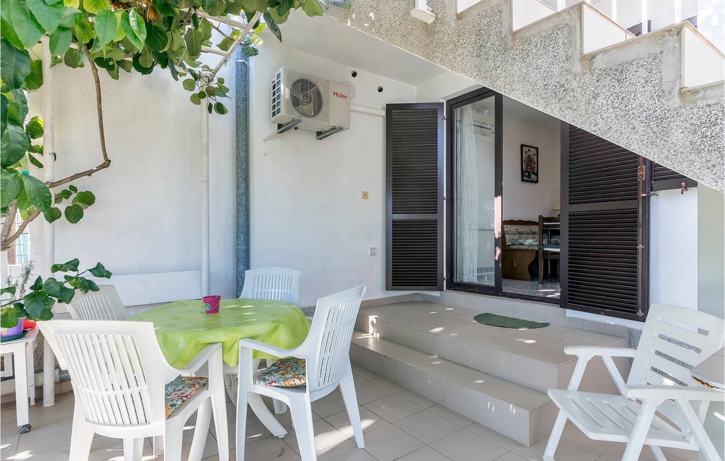Gemütliche Ferienwohnung mit Terrasse, Parkplatz und WLAN, in Strandnähe – Havajka 2 km 1