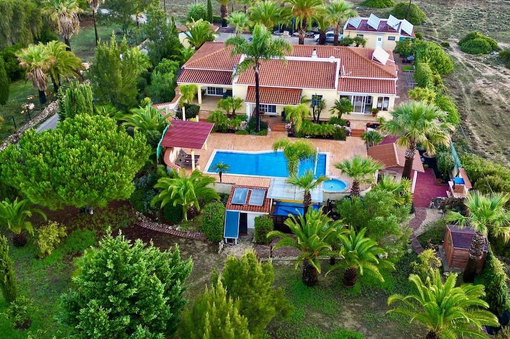 Apartment mit Pool in ruhiger Lage und wunderschönen Garten 1
