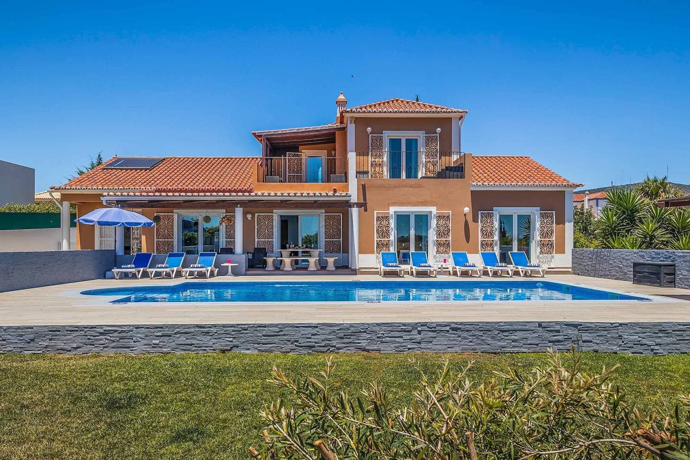 Villa 1