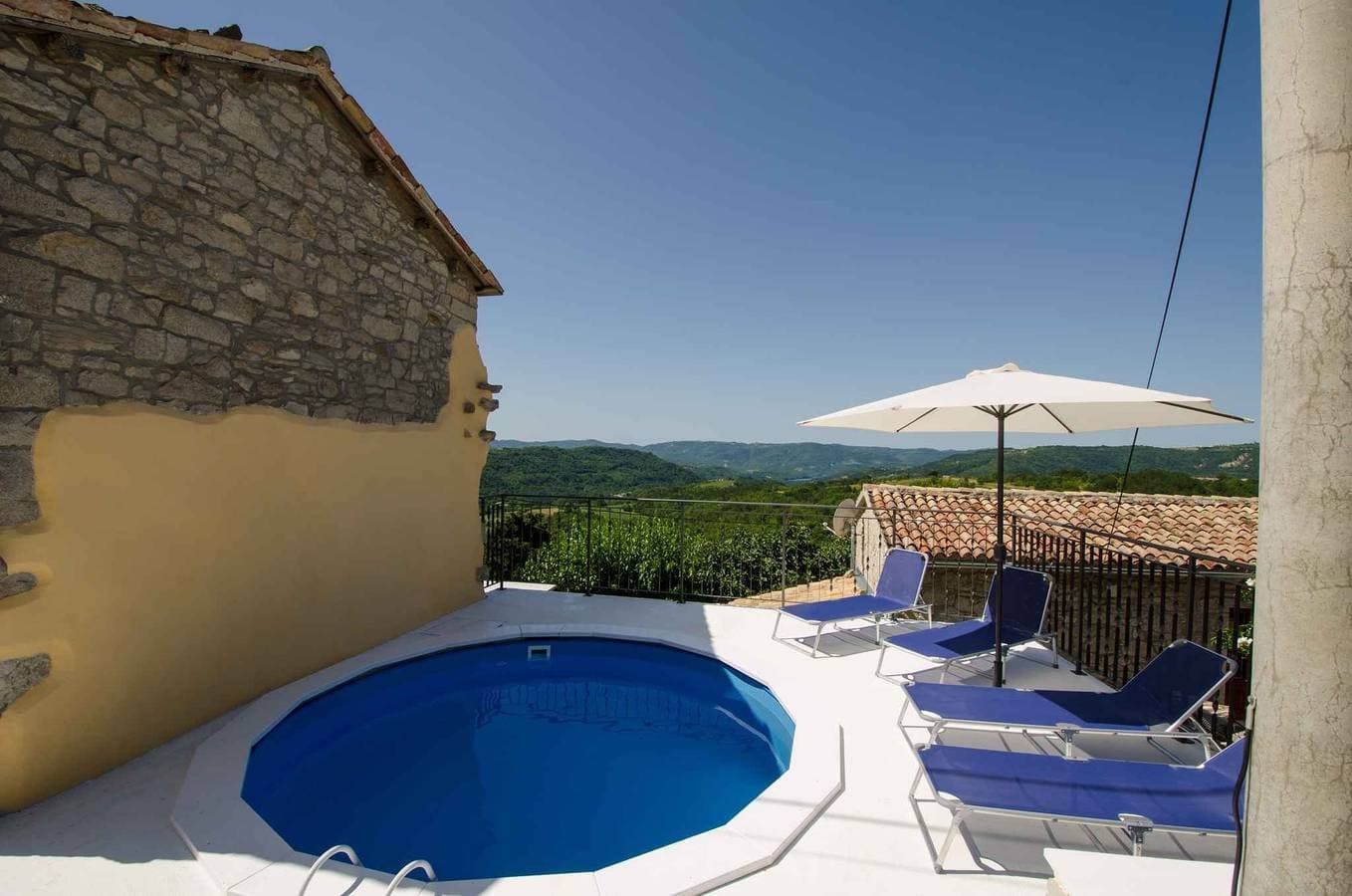 Ferienhaus mit Pool und Klimaanlage 1