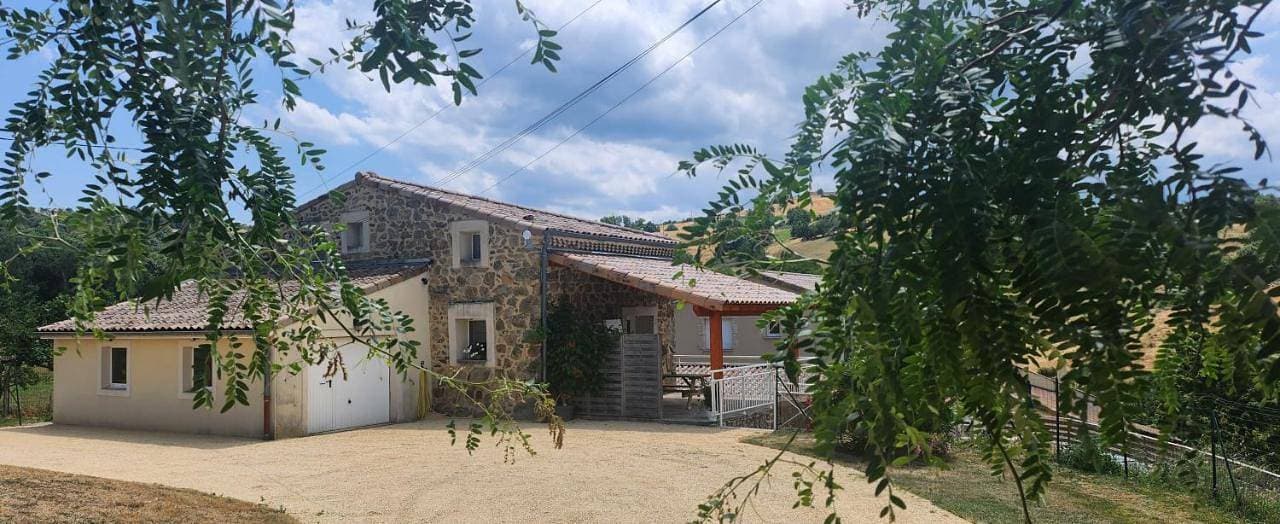 Gîte Le 1935 Évasion en Ardèche, au cœur de la campagne, idéal pour balades à vélo et moto 1