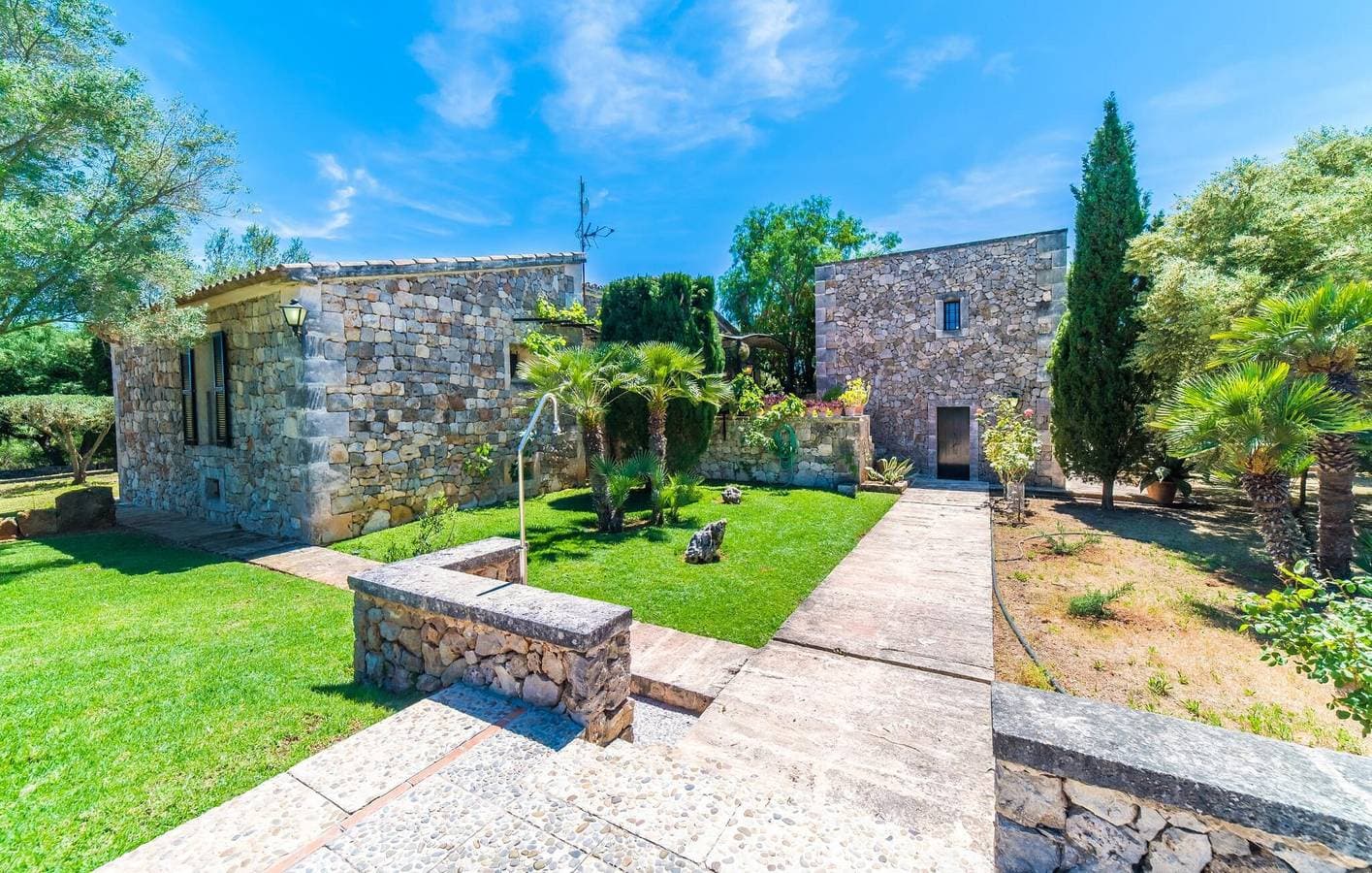 Gemütliche Terrassenwohnung mit Pool und Grill 1